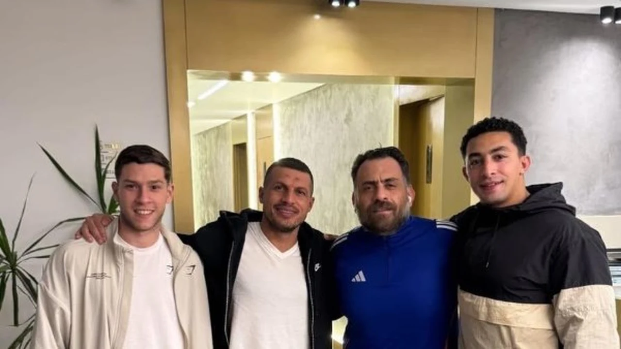 إعلامي شهير يوضح حقيقة عودة طارق حامد إلى الزمالك بعد صورته مع جون إدوارد